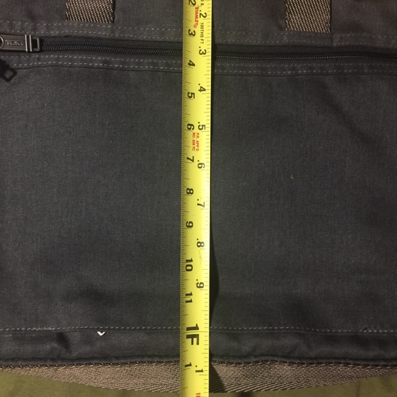 TUMI flawed messenger bag super quality EUC - Picture 16 of 16